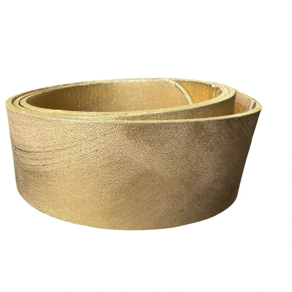 Dolce and Gabbana Women’s, Vintage Gold belt. Size 85